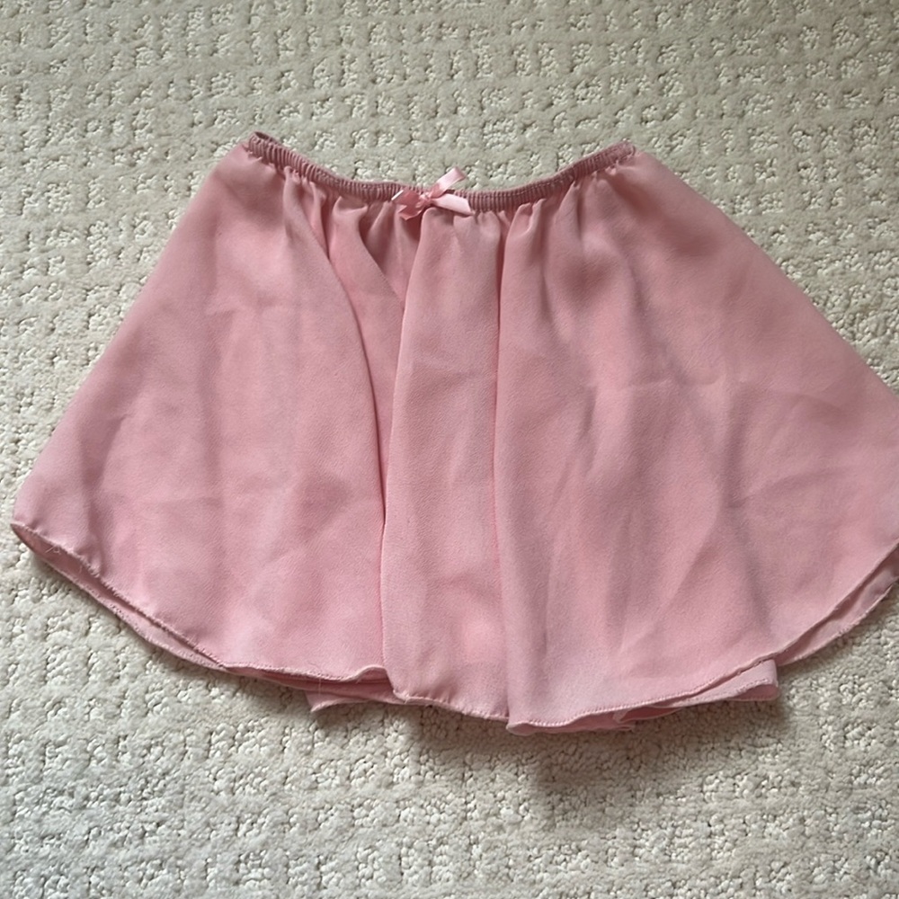 Revolution dance tutu size small - fit my 1-3 year old perfect 1st dance skirt